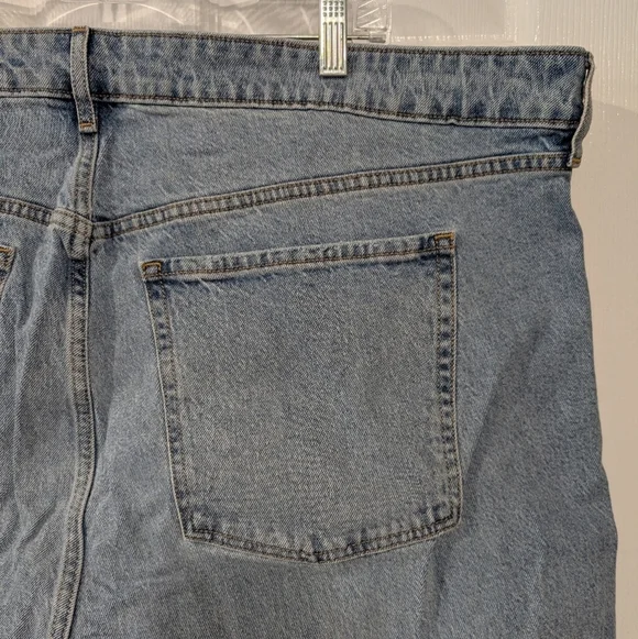 NWT Old Navy Light Wash Extra High-Waisted Sky-Hi Wide-Leg Jeans in Size 24 - Picture 11 of 15